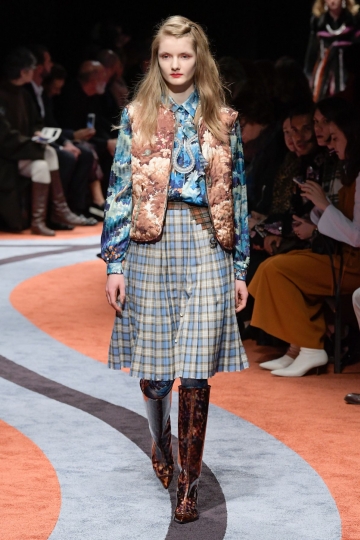 Veerle Verboom shows FW 2017 Milaan Marco De Vincenzo