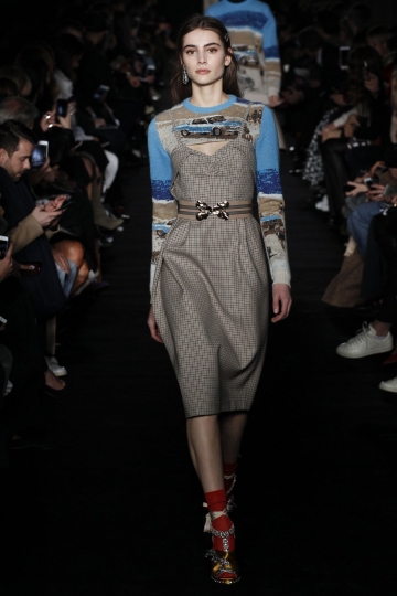 Romy Schönberger shows FW 2017 Milaan No. 21