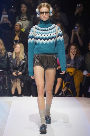 Annekee Molenaar shows FW 2017 London Anya Hindmarch