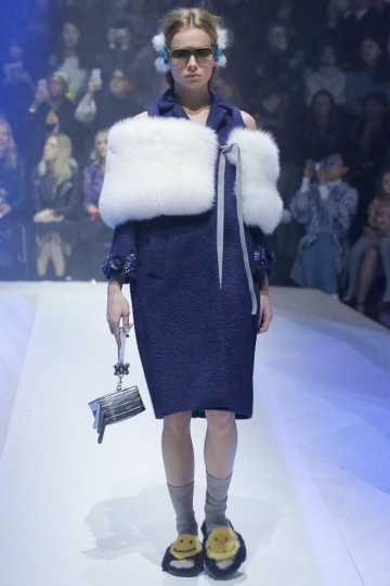 Annekee Molenaar shows FW 2017 London Anya Hindmarch