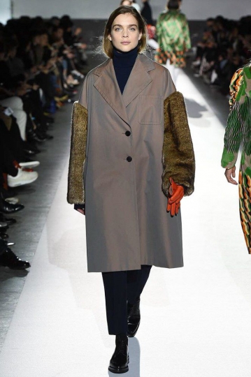 Kim Noorda show Paris FW 2017 Dries Van Noten 