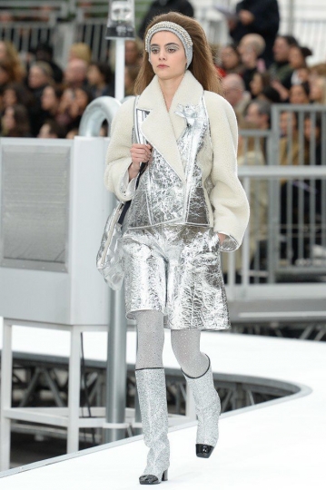 Romy Schönberger shows Paris FW 2017 Chanel