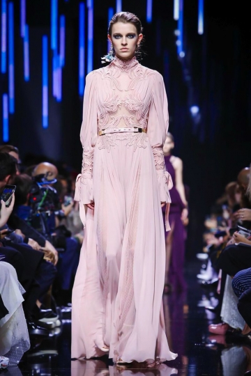 Merel Zoet shows Paris FW 2017 Elise Saab