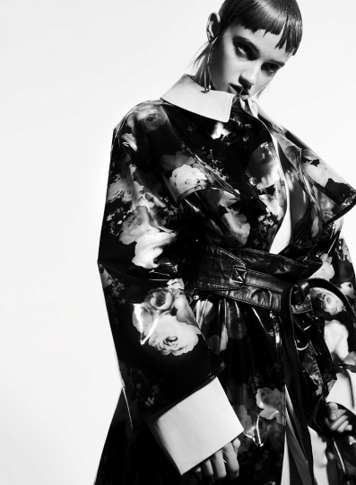 Roos van Eendenburg for Offblackmagazine, photographer Tim Verhallen, styling Alex van der Steen, Hair Magdalena Loza, Make-up Anita Jolles. 