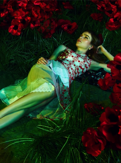 Kim Noorda for Dutch Harpers Bazaar June 2017, photographer Tim Verhallen, stylist Roel Schagen, hair and make-up Magdalena Loza 