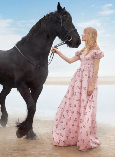 Annemara Post for Town & Country June 2017, photographer Richard Phibbs, stylist Martha Ward 