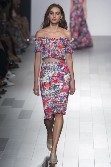 Romy Schönberger shows NY SS 2018 Tadashi Shoji 