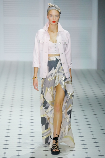 Romy  Elema shows London SS 2018 Temperley London