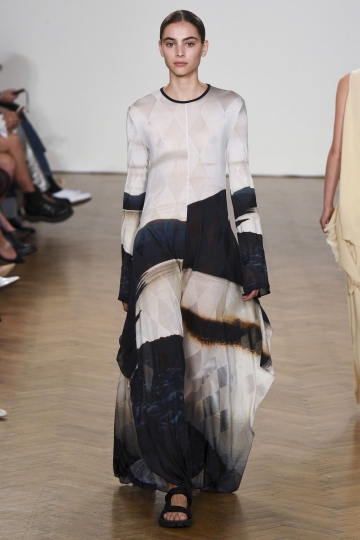 Romy Schönberger shows London SS 2018 Pringle Of Scotland