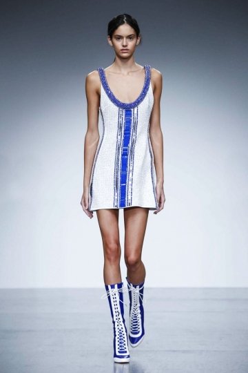 Nikki Vonsee shows London SS 2018 David Koma