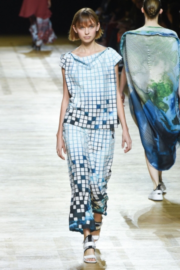 Jacobien van de Kleij for Issey Miyake SS 2018 