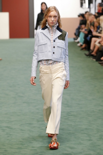 Demy de Vries shows Paris SS 2018 Carven