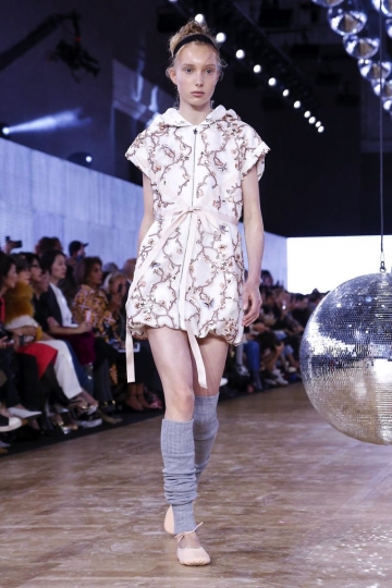Demy de Vries shows Paris SS 2018 Moncler Gamma Rouge