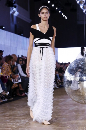 Nikki Vonsee shows Paris SS 2018 Moncler Gamma Rouge