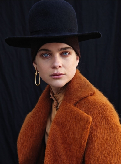 Kim Noorda for Dutch L’Officiel December 2017, Photographer Nicky Onderwater, Stylist Tricja Styling, Make-up Sandra Govers 