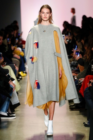 Sanne Vloet shows NY Fall 2018 Estaban Cortazar