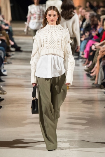 Sanne Vloet shows NY Fall 2018 Oscar De La Renta