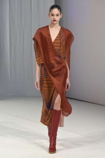 Nikki Vonsee shows London Fall 2018 Chalayan