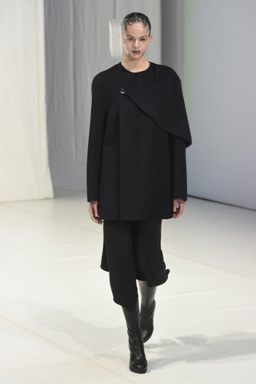 Nikki Vonsee shows London Fall 2018 Chalayan