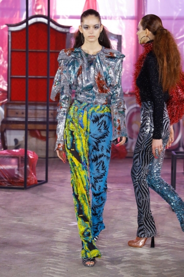 Nikki Vonsee shows London Fall 2018 Halpern