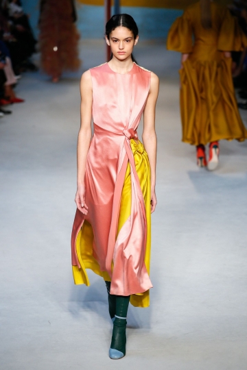 Nikki Vonsee shows London Fall 2018 Roksanda