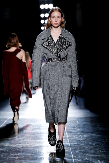 Demy de Vries shows London Fall 2018 Christopher Kane 