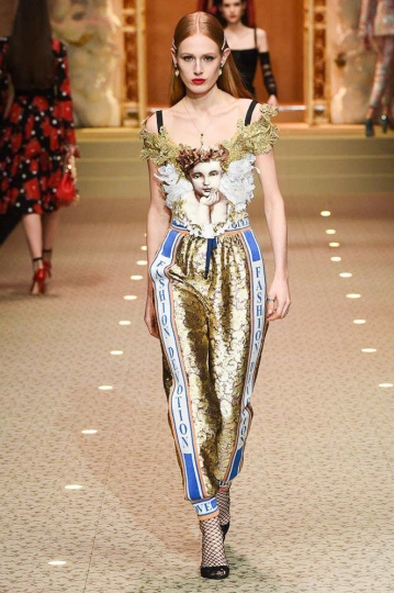 Melody Vroom shows Milan Fall 2018 Dolce  Gabanna 