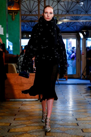 Demy de Vries shows Parijs Fall 2018 Altuzarra 