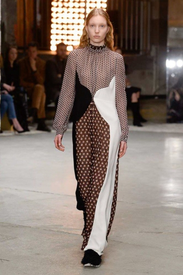 Demy de Vries shows Parijs Fall 2018 Giambattista Valli 