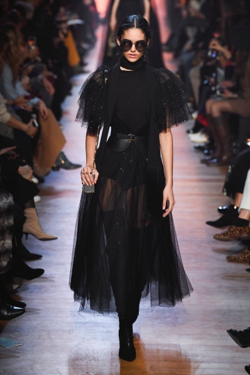 Nikki Vonsee shows Parijs Fall 2018 Elie Saab