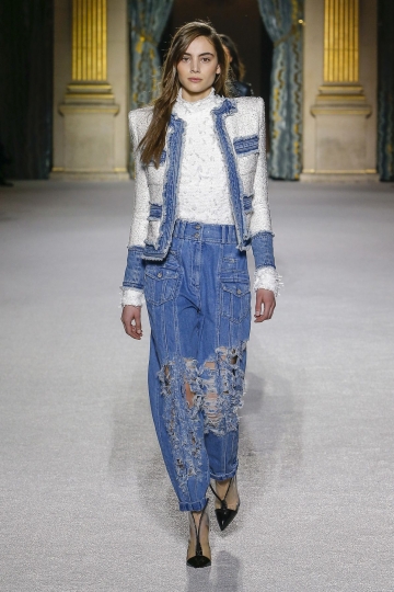 Romy Schönberger shows Parijs Fall 2018 Balmain