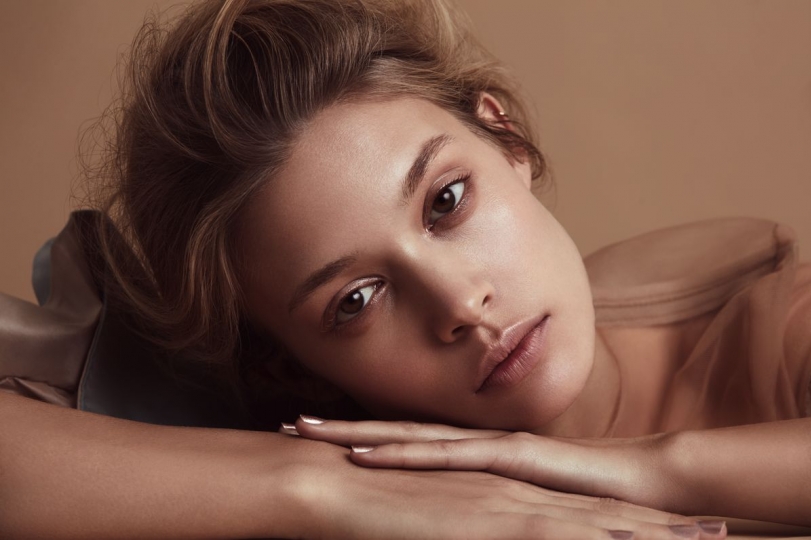 Rianne Haspels for Factice Magazien July 2018, Photographer Stephanie Pistel, Stylist Anat Duchtwald, Hair en Make-up Esther van Maanen 