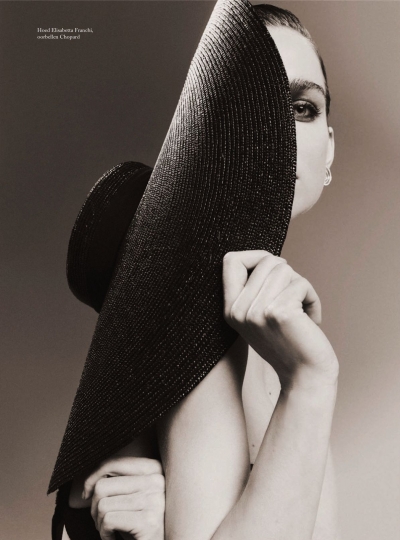 Kim Noorda very beautiful on the cover and with a story in Dutch Harper’s Bazaar July/August 2018, Photographer Tim Verhallen, Stylist Mahid Karrouch, Make-up Anita Jolles, Hair Daan Kneppers 