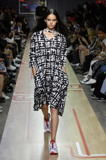 Nikki Vonsee for Li Ning Menswear Show Spring 2019 