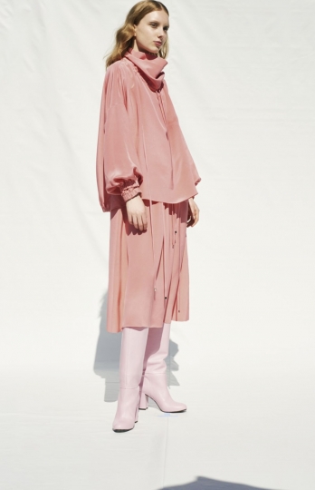 Demy de Vries for online story FLOATING for Italian Vogue, Photographer Sophie Tajan, Sylist Gemma Bedini, Make-up Masae Ito, Hair Akemi Kishida, Set design Nicolas Mur 