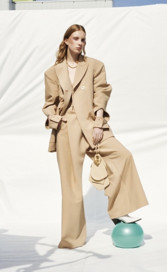 Demy de Vries for online story FLOATING for Italian Vogue, Photographer Sophie Tajan, Sylist Gemma Bedini, Make-up Masae Ito, Hair Akemi Kishida, Set design Nicolas Mur 