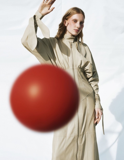 Demy de Vries for online story FLOATING for Italian Vogue, Photographer Sophie Tajan, Sylist Gemma Bedini, Make-up Masae Ito, Hair Akemi Kishida, Set design Nicolas Mur 