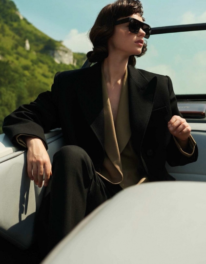 Estella Boersma for Vogue Taiwan July/August, Photographer Naomi Yang, Stylist James V. Thomas, Hair Chiao Chenet, Make-up Mayumi Oda 