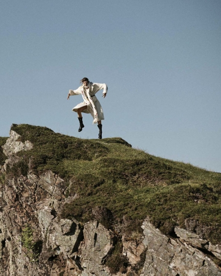 Bette Franke for Elle France august 2018, Photographer Blair Getz Mezobov, Eidtor Jeanne Le Bault, Make-up Lili Choï, Hair Christoph Hasenbein 