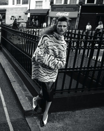 Bette Franke for Elle France August 2018, Photographer Sam Hendel, Editor Hortense Manga, Make-up Alice Ghendrih, Hair Jonathan Connelly 