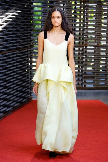 Nikki Vonsee shows London Spring 2019 Roksanda