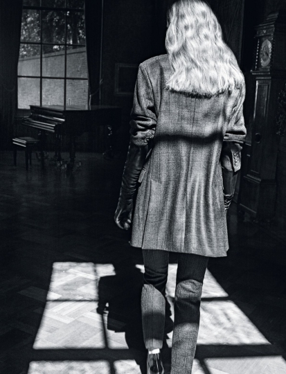 An elegant Kim Noorda for D La Repubblica November 2018, Photographer Philip Riches, Stylist  Carlo Pregnolato, Hair Lydia Lelou, Make-up Pernell Kusmus 