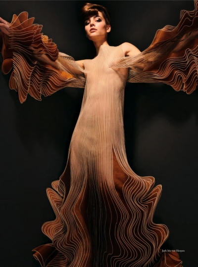 Romy Schönberger in an impressive story for Dutch Harpers Bazaar December 2018, photographed by Tim Verhallen, Styled by Astrid Schilders, Hair by Daan Kneppers and make-up by Anita Jolles 