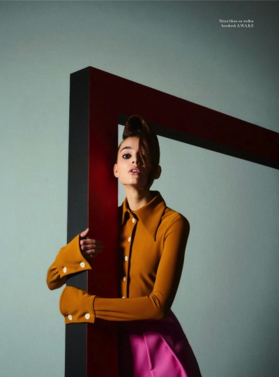 Romy Schönberger in an impressive story for Dutch Harpers Bazaar December 2018, photographed by Tim Verhallen, Styled by Astrid Schilders, Hair by Daan Kneppers and make-up by Anita Jolles 