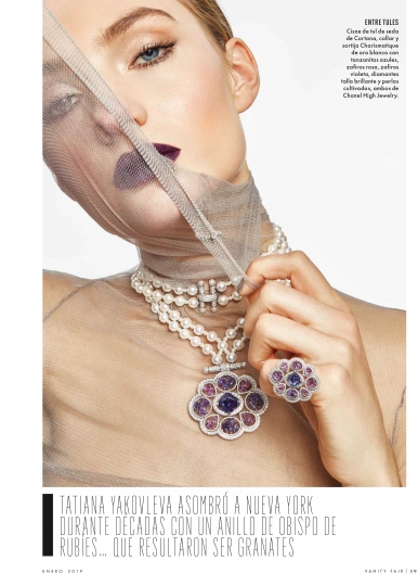Very nice jewelry story on Romy Elema for Vanidad January 2019. Stylist Betriz Moreno de la Cova. Make-up Jose Belmunte. Hair Manu Fernàndez. Manicure Lucero Hurtado 