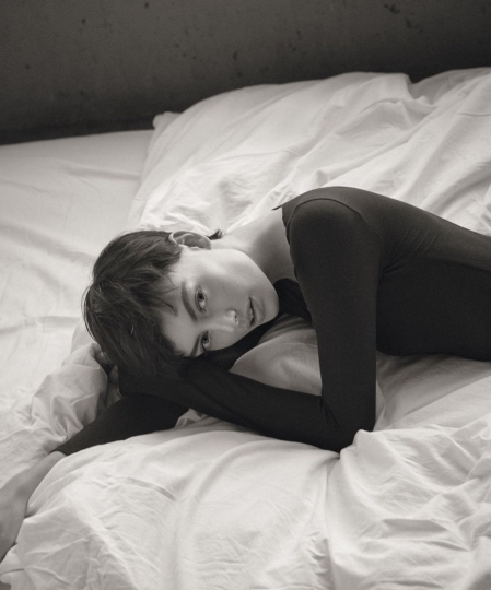 Hanna Verhees looks fantastic with short hair in this beautiful story for SModa, Photographer Fede Delibes, Stylist Francesca Rinciari, Hair and make-up Pablo Iglresias 