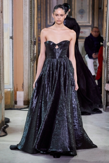 Nikki Vonsee for show Olivier Theyskens Fall 2019 