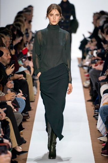Merel Zoet for show Akris Fall 2019 