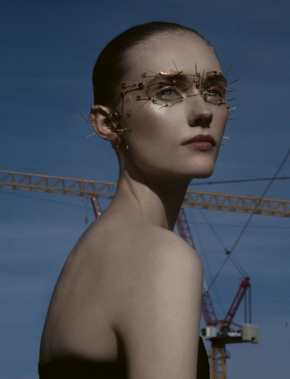 Karlijn van Dijk for the Meltîng Metâls story Mirror Mirror, shot by the talented Chris Philippo and the  amazing art en make-up by Pernell Kusmus 