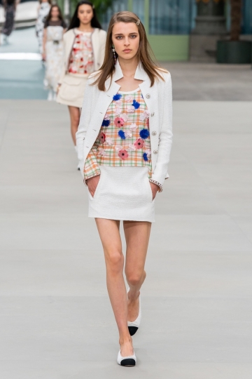 How special Merel Zoet her debut at Virgigine Viard her debut for Chanel Resort show 2020 